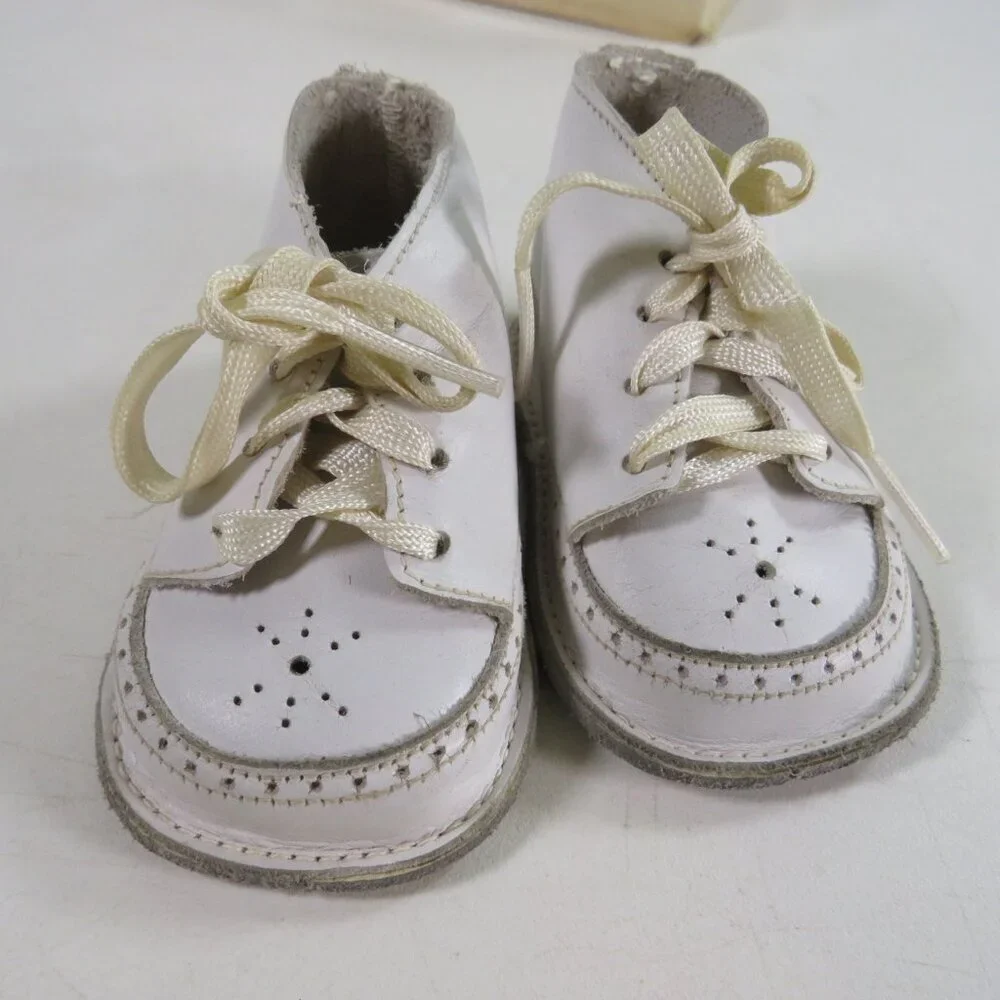 Baby Vintage White Leather Baby Shoes Scott's Shoes size 13W with original box